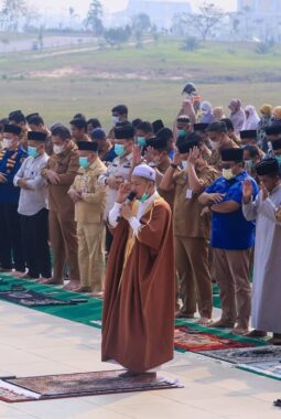 Sekdako Pekanbaru Salat Istisqa Bersama Ratusan Pegawa