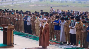 Sekdako Pekanbaru Salat Istisqa Bersama Ratusan Pegawa