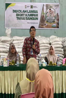 Kurikulum 7 Dimensi Di Sekolah Lansia BKMT Kab. Kampar Jadikan Lansia Tangguh